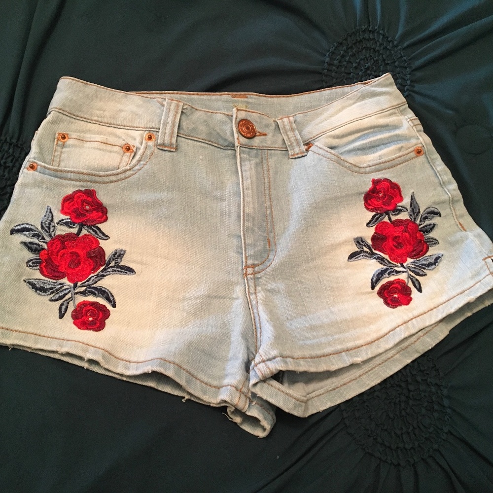 Almost Famous Distressed High Waisted Floral Embroidered Shorts